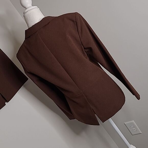 Spago sz 6 brown jacket and skirt - Picture 3 of 9